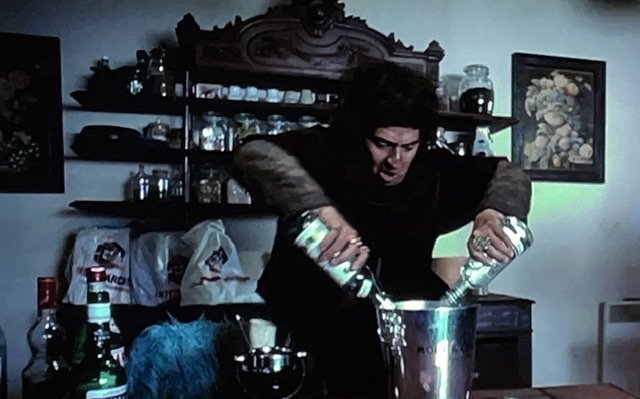 Jacquouille fait une bêtise en cuisine