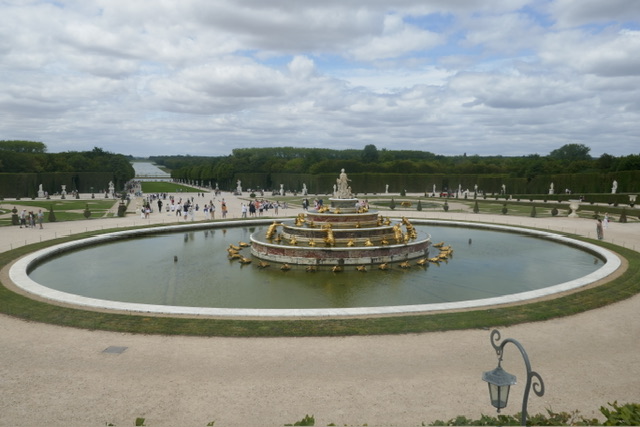 Fontaine dans le jardin de Versailles
