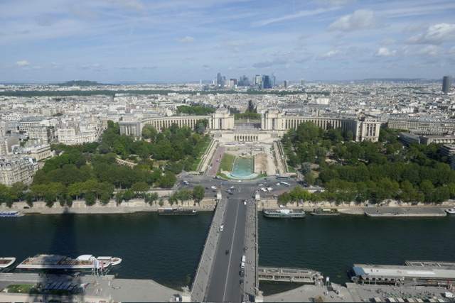 Vue du Trocadero et de la Seine de la Tour Eiffel
