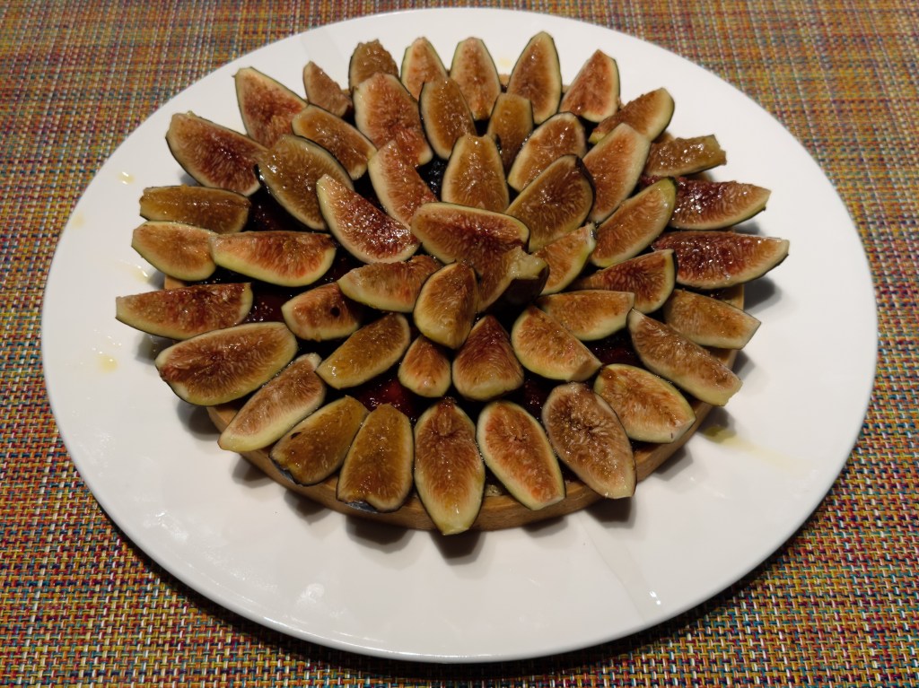 Tarte aux figues, pù les figues sont rangées en forme d'une fleur