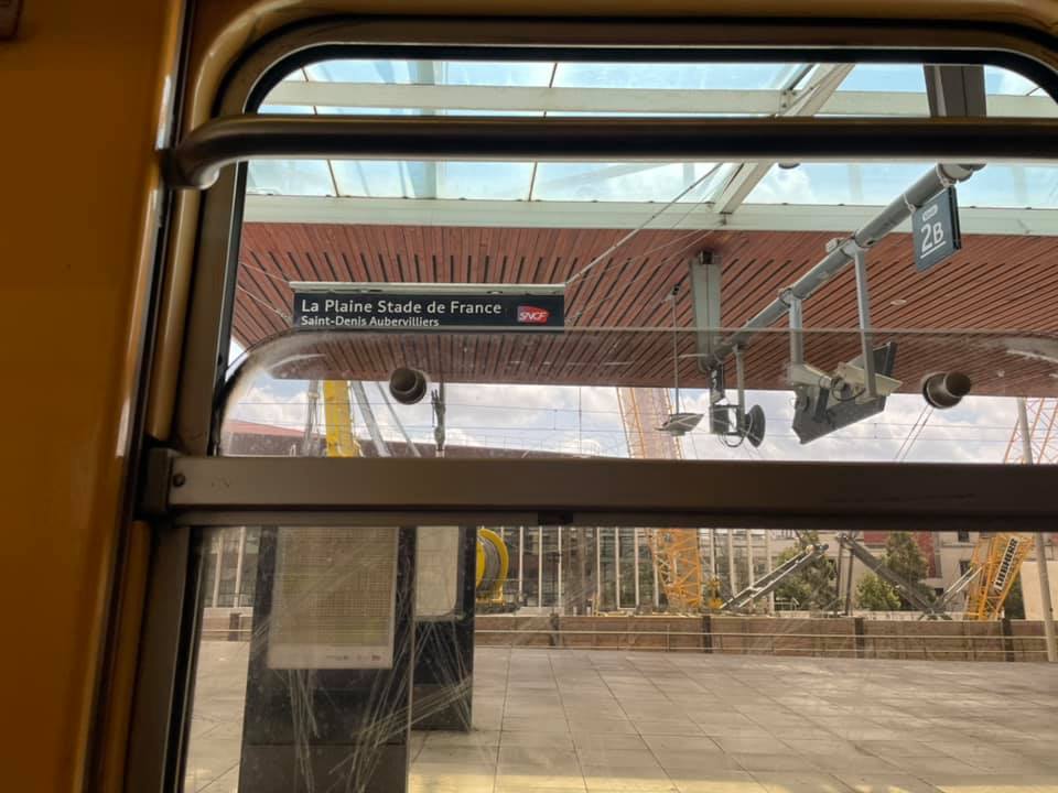 Photo de point de vue d'une car du RER B de l'arrêt La Plaine Stade de France