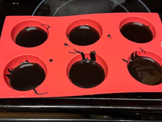 Moule rempli de hot fudge