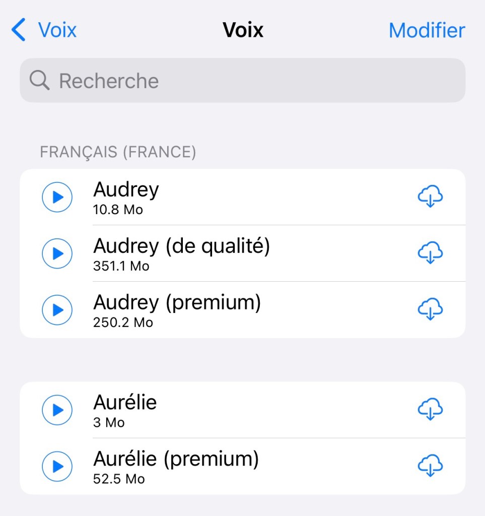 Capture d'écran du menu pour sélectionner une voix, dont Audrey, Aurélie et Thomas