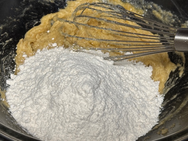 Pâte et farine avant de mélanger