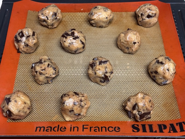 Boules de pâte sur le tapis