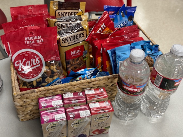Photos des cookies et des boissons (eau, jus de fruits) disponibles après le don afin de se reprendre