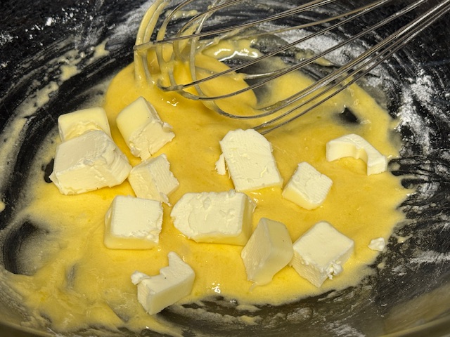 Beurre en dès sur le mélange