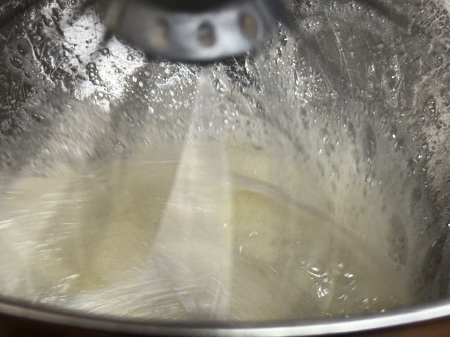 Robot fouettant les blancs