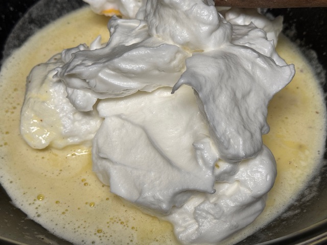 Œufs en neige dans le saladier