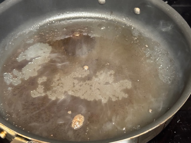 Grande poêle beurrée