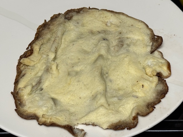 Grande crêpe sur assiette