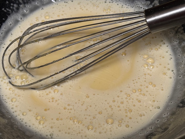 Œufs et lait mélangés