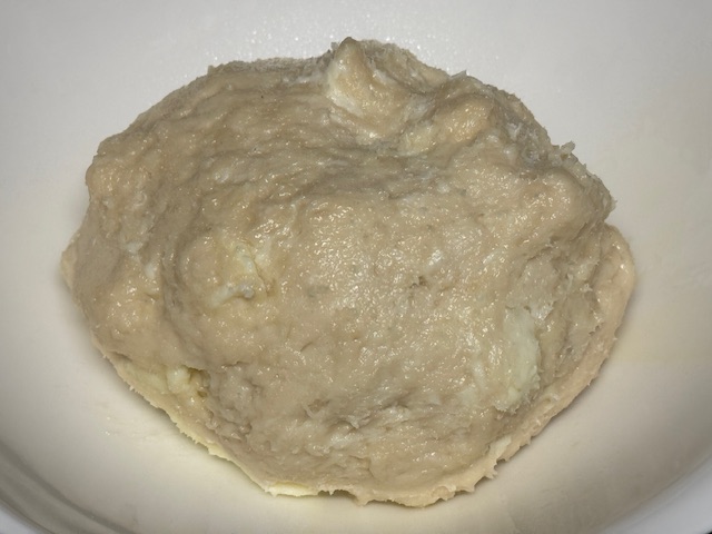 Pâte dans le nouveau bol, prête à reposer au frigo