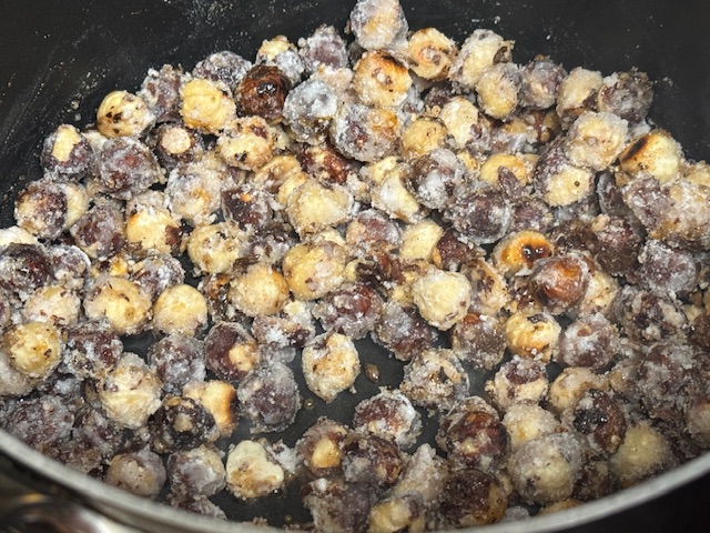 Noisettes récouvertes de sucre