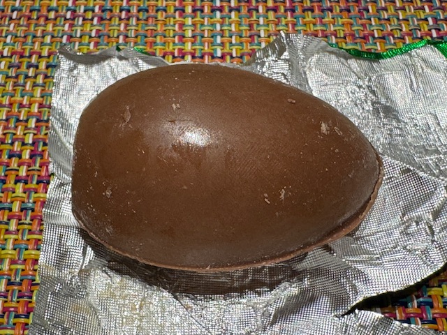 Œuf en chocolat déballé