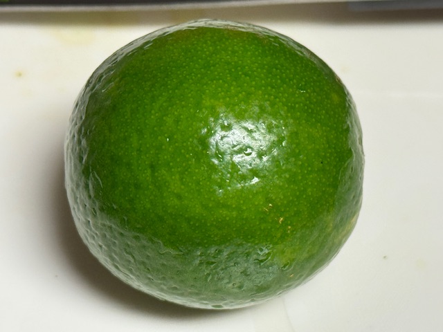 Citron vert lavé, pas encore coupé