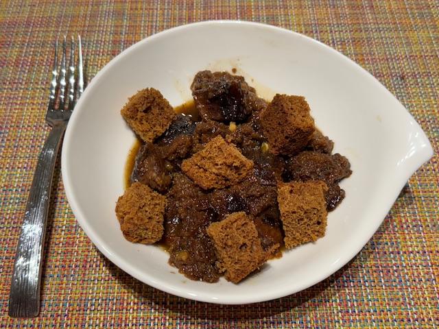 Carbonade flamande, dont la moitié du pain d'épices a été réservé jusqu'à la fin.