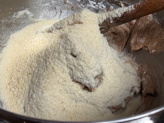 Poudres tamisées sur la meringue