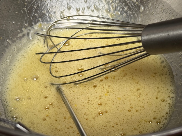 Pâte de génoise dans le bain-marie