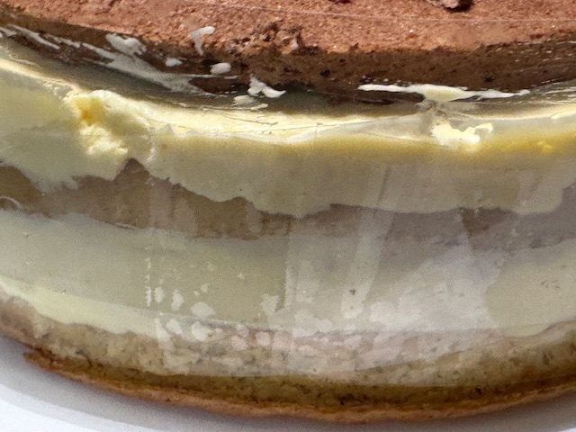 Vue du côté de l'ensemble