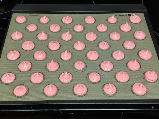 Premier lot de coques à la fraise poché