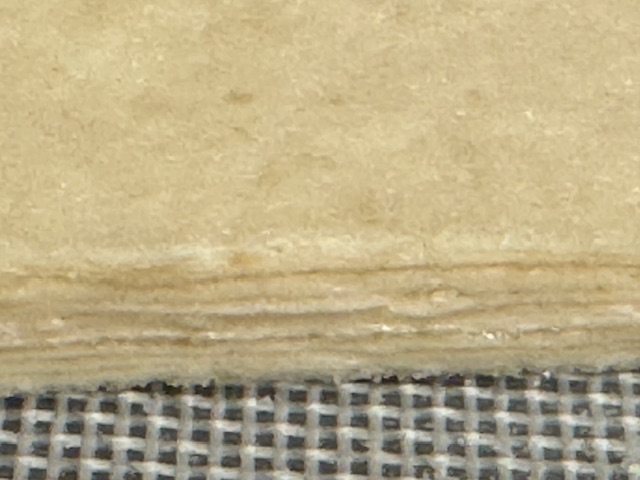 Vue de la pâte feuilletée du côté, pour voir le feuilletage de proche.