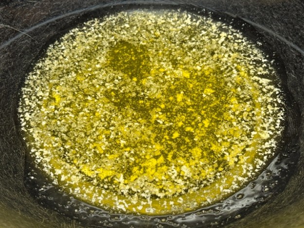 Beurre noisette dans le saladier