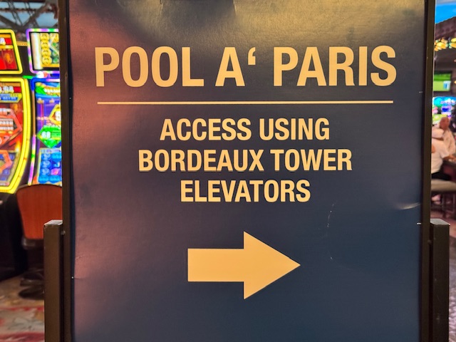 "Pool a' Paris" au lieu de « Piscine à Paris »