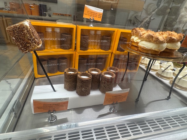 "Cookie shots", des cookies fourrés de glaçage en forme de verres à shot