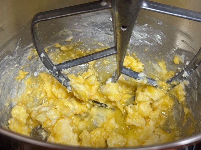 Sucre et beurre mélangés ensemble