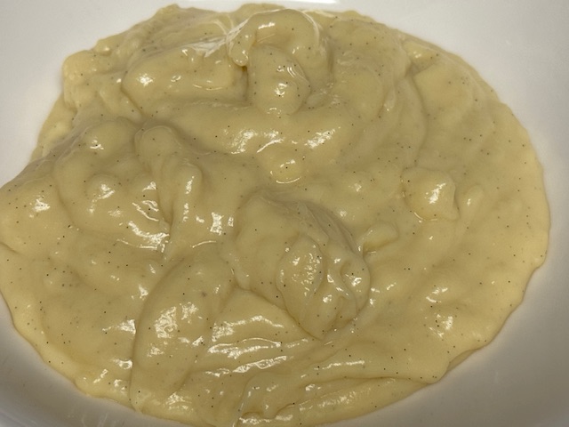 Crème à la vanille dans un bol