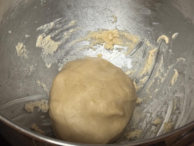 Boule de pâte prête pour le frigo