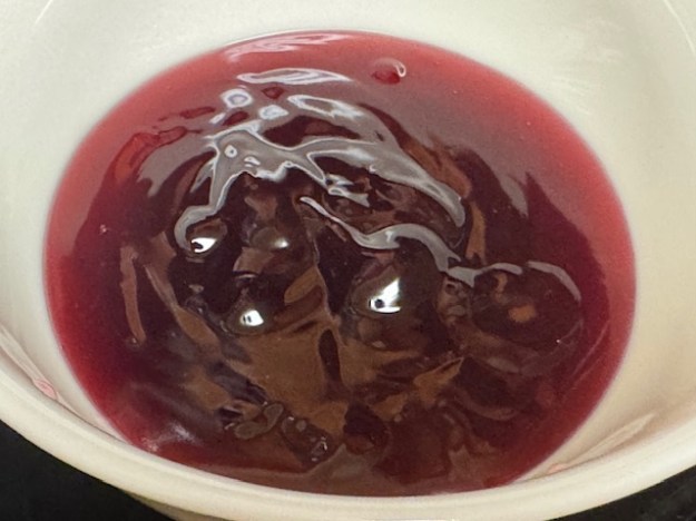 Gelée refroidie dans un bol