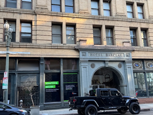 Entrée de l'ancien Hotel Barclay