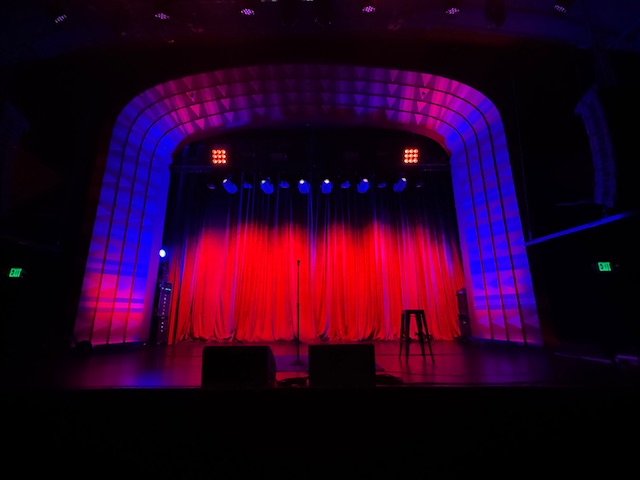 Scène du Regent Theater