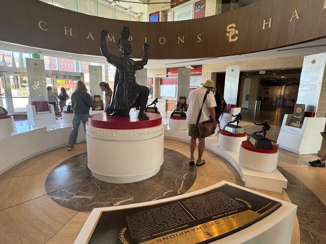 Salle pleine de trophées 