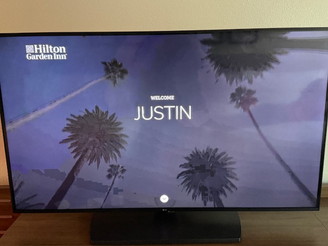 La télé dit « Bienvenue, Justin »