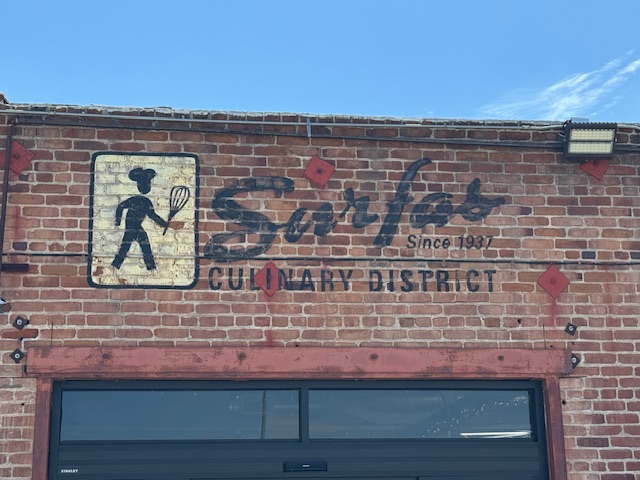 Enseigne de chez Surfas