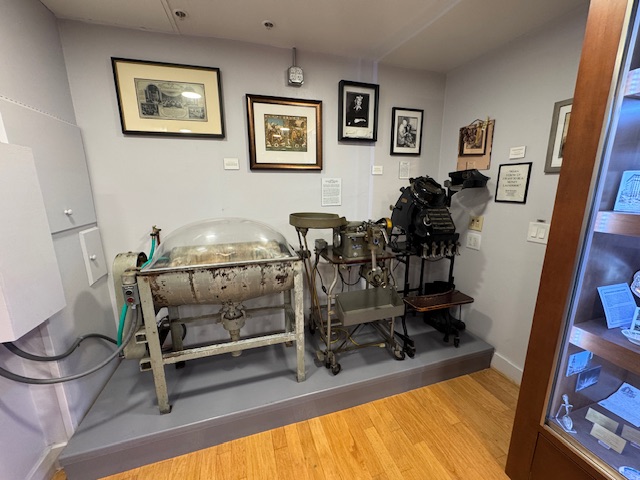 Trois machines pour laver les monnaies