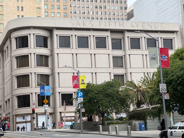 Saks Fifth Avenue, fermé et vide