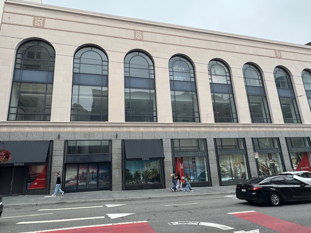 Barney's, fermé et vide