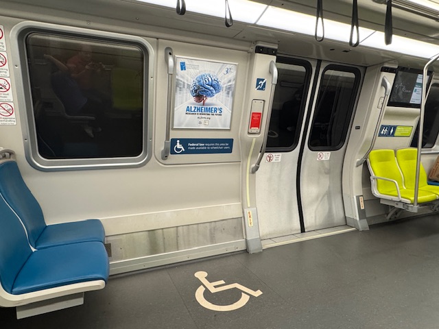 Voiture de métro, très propre et vide