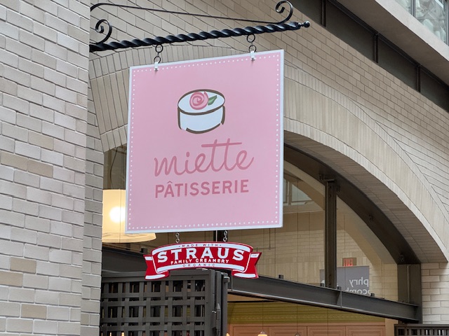Panneau qui dit « Miette Pâtisserie »