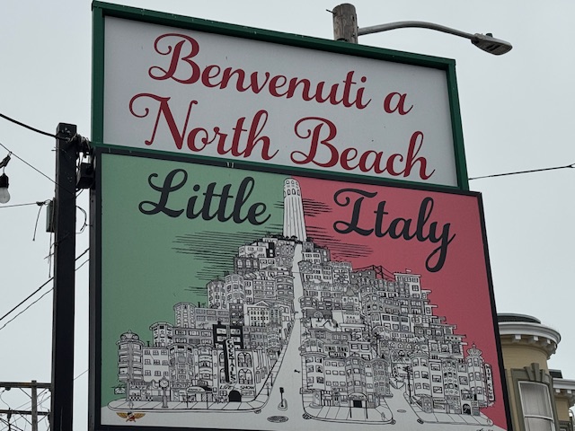 Panneau qui dit en italien « Bienvenue dans la Peite Italie »