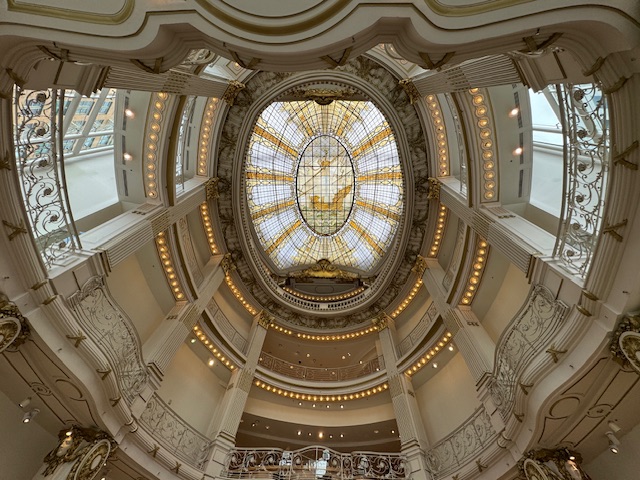 Vue de l'intérieur vers la coupole