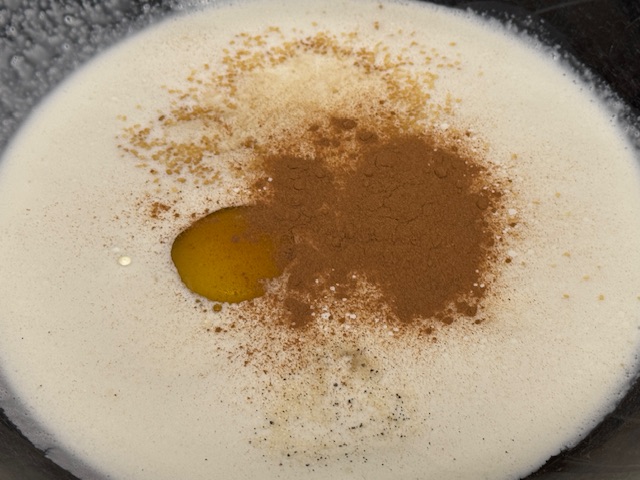 Saladier avec tous les ingrédients, avant de fouetter