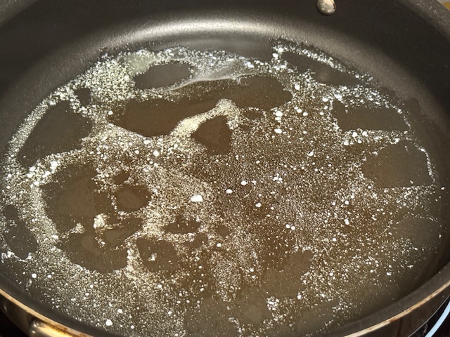 Beurre fondu dans la poêle