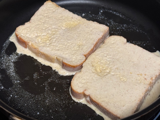 Pain juste après l'avoir déposé dans la poêle