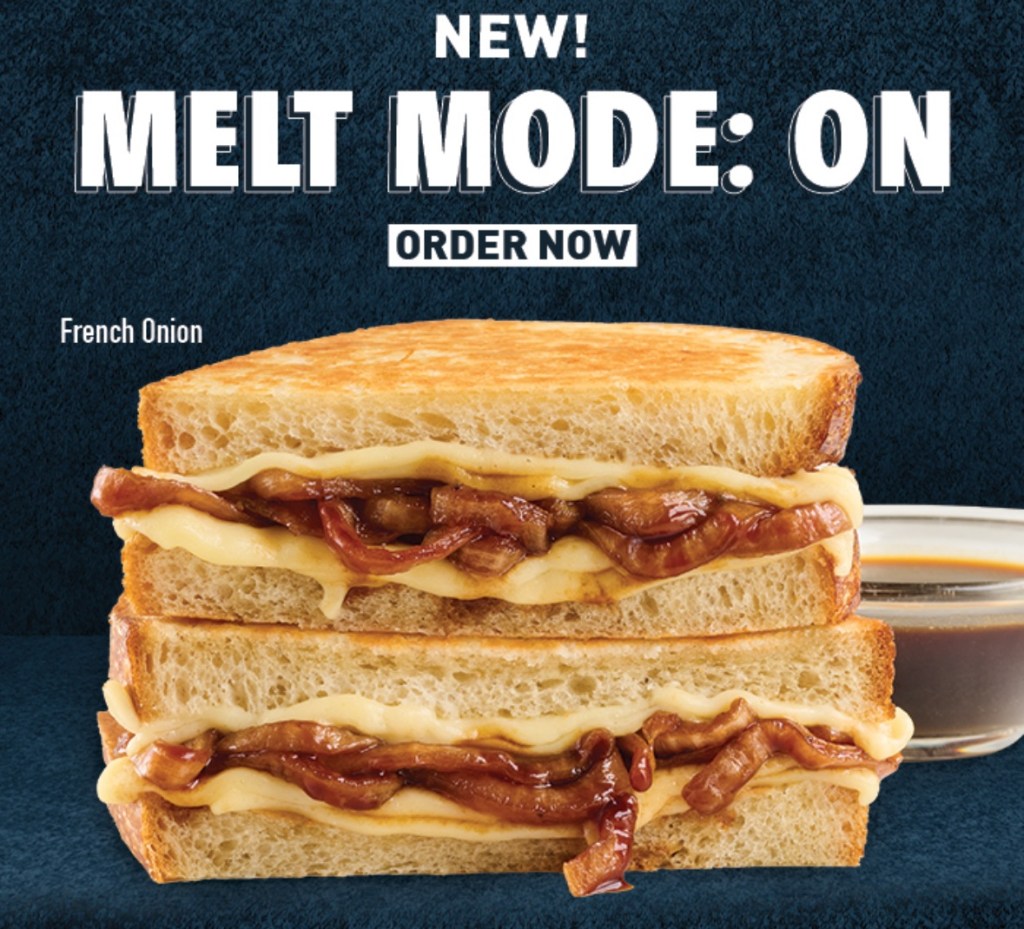 Capture d'écran de la photo de Boudin : à l'intérieur du sandwich "French onion", on peut facilement distinguer deux couches de fromage, séparées par une couche généreuse d'oignons caramélisés, le tout sur le pain levain qui fait la renommée de Boudin.