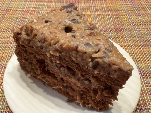 Une part du gâteau, après avoir retiré la chandelle